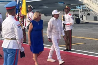 Petro aterriza en La Habana para reunirse con Díaz-Canel en su último viaje oficial