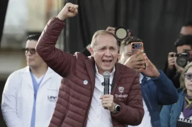 Ordenan arrestar por cinco días al ministro de Trabajo de Colombia por desacato de una tutela