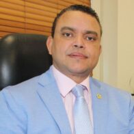 Julio Landrón plantea revisar Código Penal médico y anuncia aumento a hospitales
