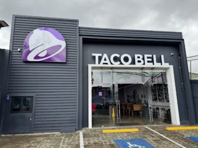 Demandan a Taco Bell tras brote de infección intestinal asociado a lechuga en EE. UU.