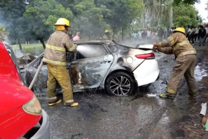 Una persona muere calcinada y dos resultan heridas tras accidente en SDN