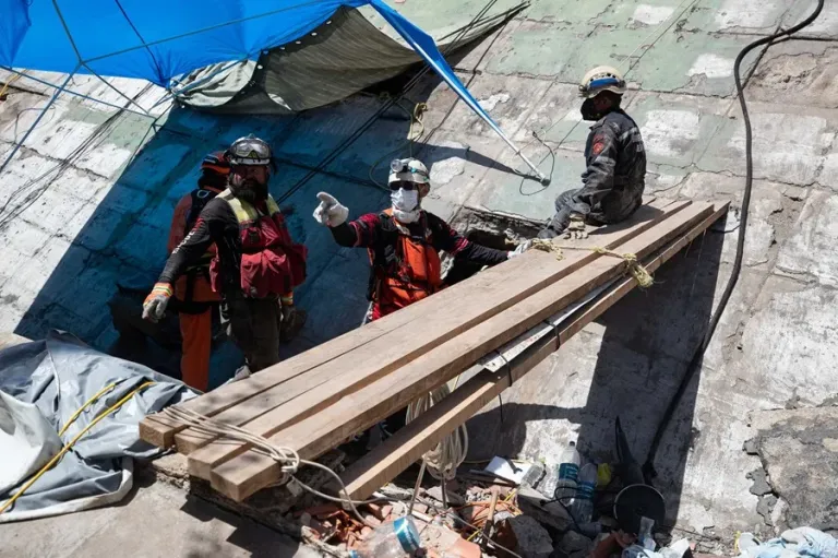 Venezuela continúa con las labores de rescate y desescombro tras ocho días de los terremotos