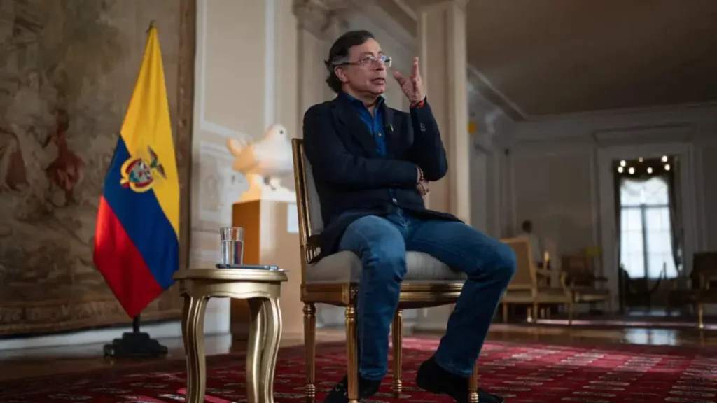 Petro devela su retrato en galería de expresidentes de Colombia a días de dejar el cargo