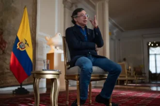 Petro devela su retrato en galería de expresidentes de Colombia a días de dejar el cargo