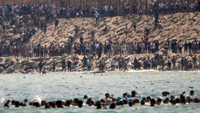 Gobierno español asegura que han vuelto 70.000 de las 72.000 personas que llegaron a Ceuta