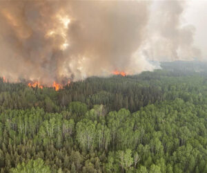 Costa Rica envía 102 bomberos a Canadá para ayudar a combatir los incendios forestales