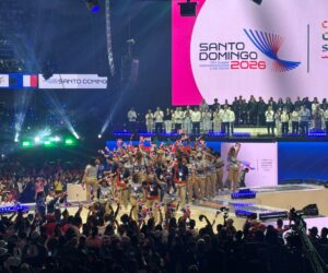 Voluntarios de los JCC, los “héroes de gris”, también brillan en la clausura