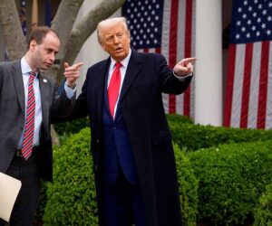 Trump designa a secretario personal de la Casa Blanca como su nuevo asistente