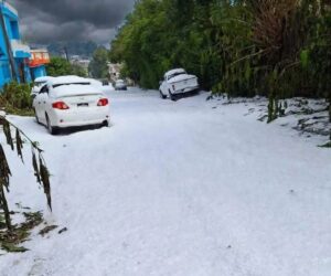 ¿Nieve en Guatemala? Fuerte granizada sorprende en la región occidental del país