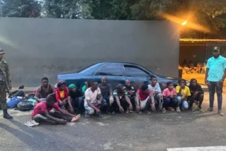 Ejército intercepta vehículo con 14 haitianos indocumentados en Santiago