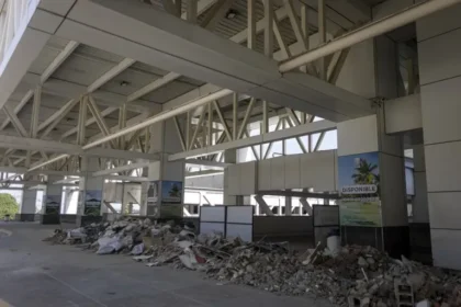 Venezuela instala terminales temporales en su principal aeropuerto afectado por los terremotos