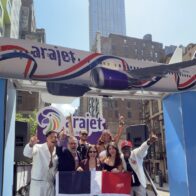  Arajet supera los 100 mil pasajeros entre New York y RD en 2026 y lo celebra en la parada Dominicana en Manhattan