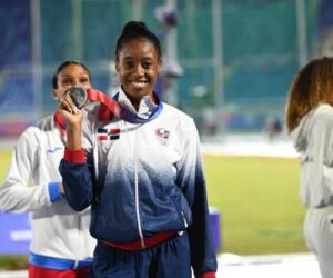 Evelina Minaya convierte el dolor en fuerza y dedica su medalla de plata a su madre