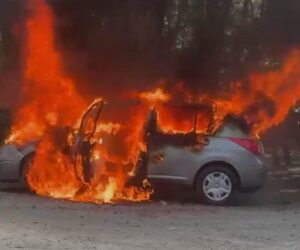 Incendio consume por completo un vehículo próximo al túnel natural en la ruta jarabacoa–la vega