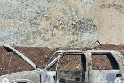 Hallan hombre calcinado junto a un vehículo incendiado en una mina de La Vega