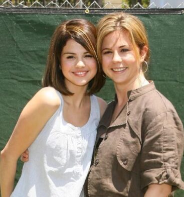 Selena Gomez y su madre enfrentan una demanda por presunto fraude relacionado con su empresa de salud mental