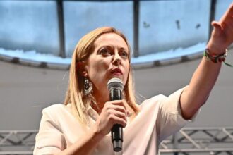 Italia comienza los controles a viajeros procedentes de España - Meloni