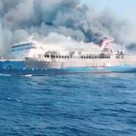 Mueren cinco personas en el incendio de un ferry con más de 200 pasajeros en Indonesia