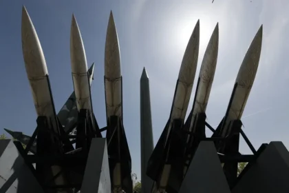 Corea del Norte lanza al menos un misil balístico hacia el mar de Japón tras criticas a Tokio