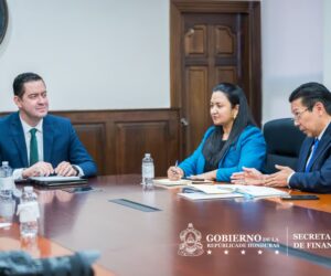 Honduras busca ampliar cooperación con el BID durante encuentro ministerial en Panamá