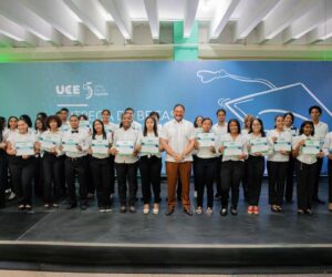 UCE entrega 50 nuevas becas y eleva a 270 las otorgadas en 2026 con inversión social de RD$66 millones