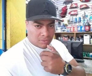 Joven muere tras chocar motocicleta contra un caballo en carretera de Monte Plata