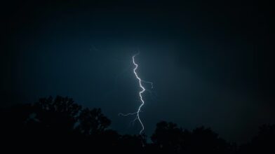 Un rayo impacta una prisión en este estado de EE. UU. y deja 16 personas hospitalizadas durante una tormenta