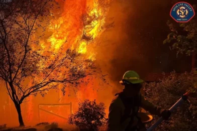 Estados Unidos en máximo nivel de alerta por incendios forestales ante 94 grandes focos activos