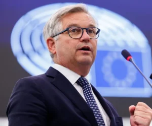 La CE pide avanzar en una directiva que sanciona a quien colabore con la migración irregular