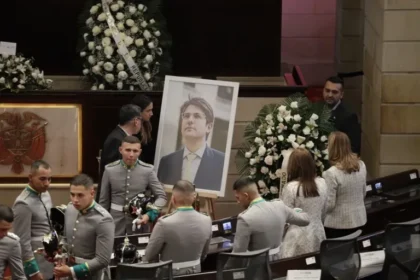 Colombia recuerda con una misa el primer aniversario de la muerte del senador Miguel Uribe Turbay