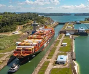 Canal de Panamá ajustará el calado en esclusas para barcos grandes sin recortar tránsitos