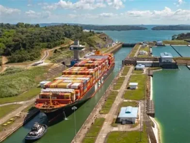 Canal de Panamá ajustará el calado en esclusas para barcos grandes sin recortar tránsitos