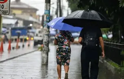 ¡Preparen sus sombrillas! Indomet mantiene vigilancia sobre zona con 60% de potencial ciclónico en el Atlántico