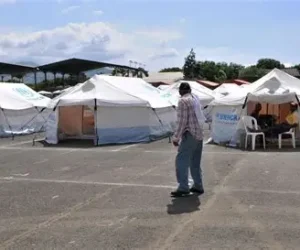 Unas 200 familias duermen en carpas en Cali temerosas de volver a sus casas tras terremoto