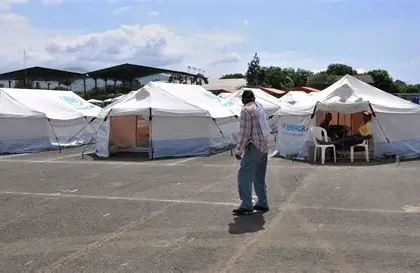 Unas 200 familias duermen en carpas en Cali temerosas de volver a sus casas tras terremoto