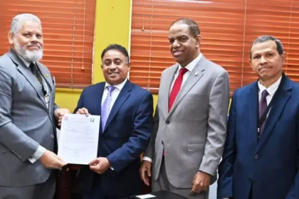 PLD entrega a Junta Central Electoral el Padrón de miembros y militantes de organización