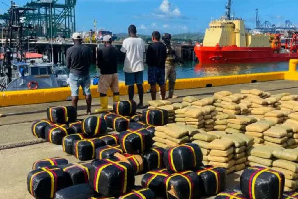 Panamá incauta 600 paquetes de droga en operaciones en el Caribe y el Pacífico