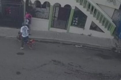 Apuñalan a un hombre para despojarlo de sus pertenencias en Santiago