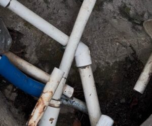 Comunitarios de Los Candelarios protestan por falta de agua potable en Jarabacoa
