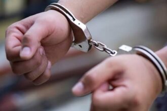 Condenan a hombre a 13 años de cárcel por donar dinero a una organización ucraniana