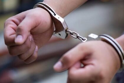 Condenan a hombre a 13 años de cárcel por donar dinero a una organización ucraniana