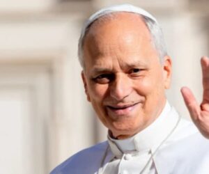 El papa insta a situar en el centro la protección de los migrantes menores de edad