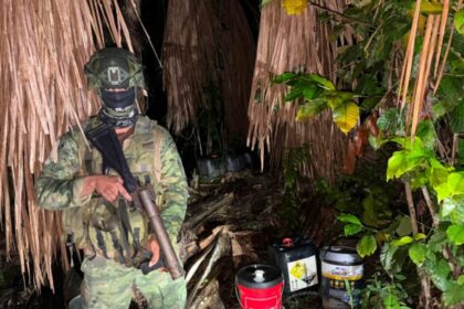 Ecuador: hallan ocho cadáveres decapitados en una fosa junto a una mina ilegal en Pucará, Azuay