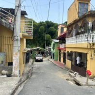 Temor por inundaciones, escasez de agua y un hoyo mantienen en alerta a residentes de Los Girasoles II