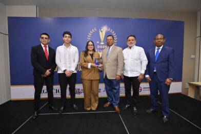 Restaurante ‘Amigos’ es reconocido por sus cuatro décadas de excelencia en el sector gastronómico