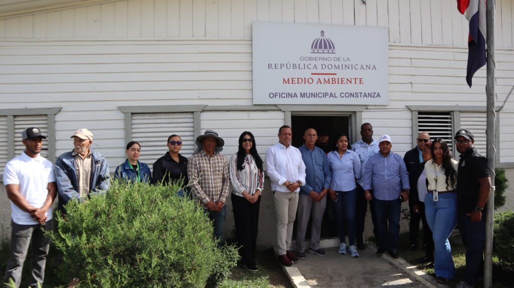 Ministerio de Medio Ambiente anuncia reconstrucción de oficinas en Constanza