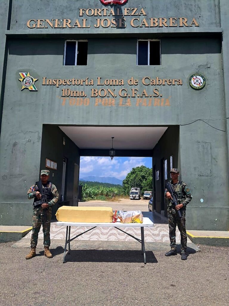Ejército ocupan 50,000 cigarrillos de contrabando y bebidas alcohólicas en Dajabón