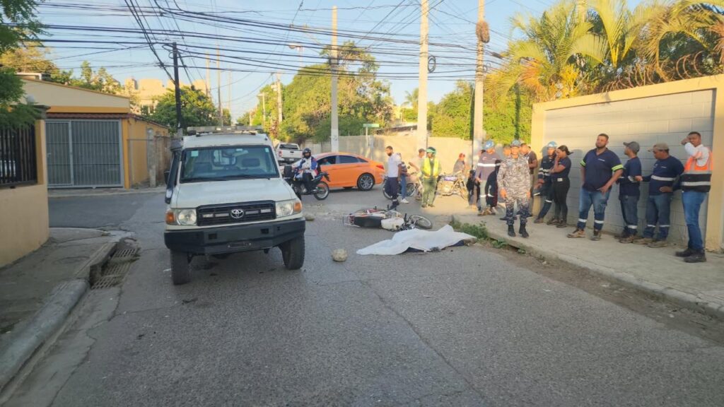 Hombre muere y su pareja resulta gravemente herida tras ser arrollados por una jeepeta en Santiago