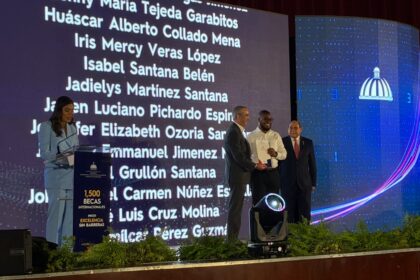Gobierno entrega 1,500 becas internacionales y anuncia 5,000 nuevas ayudas para estudios en RD