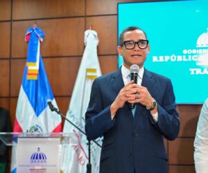 Ministro de Trabajo apuesta al diálogo pese a rechazo de sindicalistas a reabrir reforma laboral